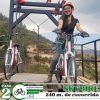 ersona montando un Skybike sobre el valle de Cusco, Perú.
